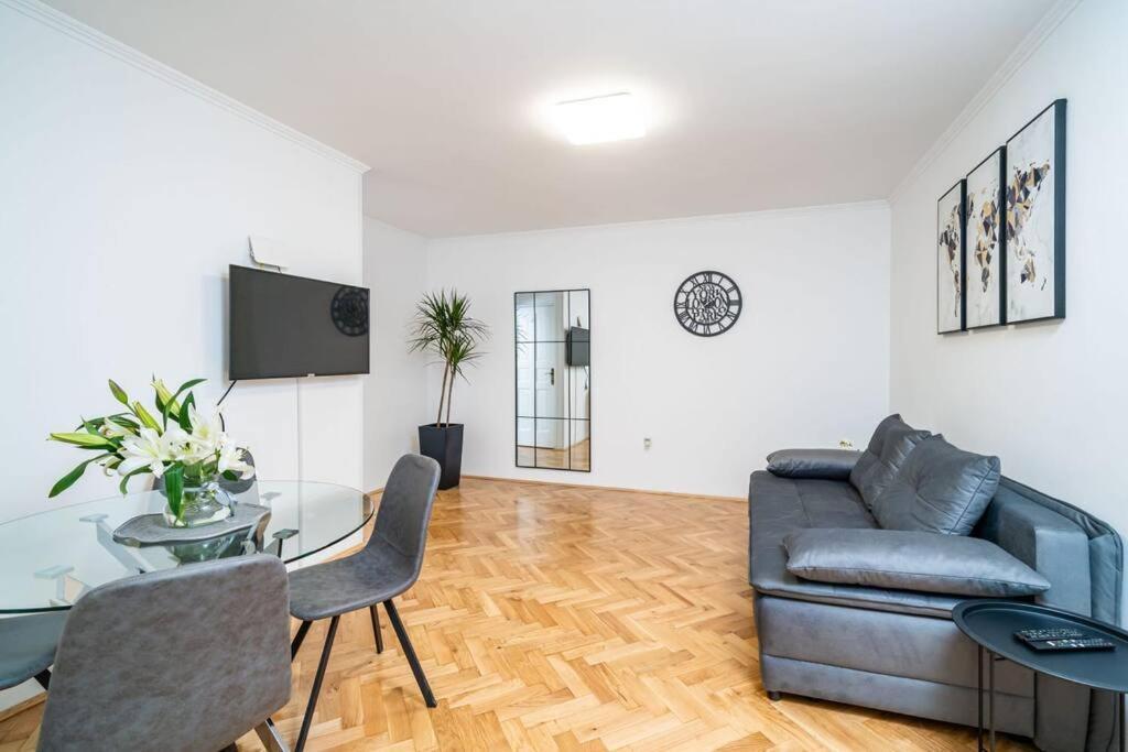Apartman Knego With Parking ดูบรอฟนิก ภายนอก รูปภาพ